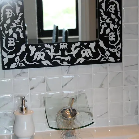 Kimberly Apartment *