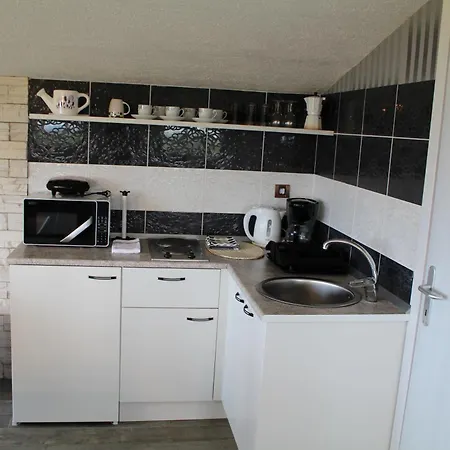 Kimberly Apartment *